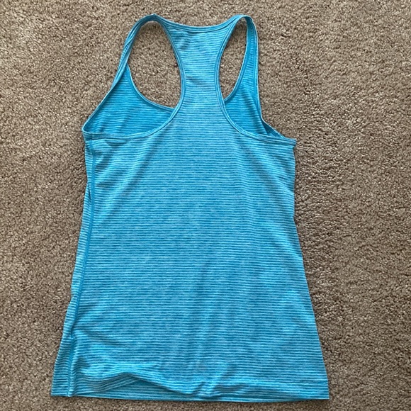 Gap fit workout tank top - Picture 3 of 3